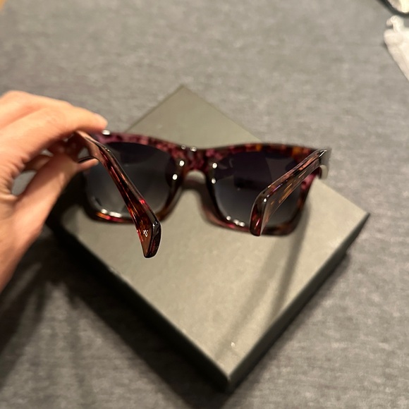 Prive Revaux Unisex The Classic Polarized Sunglasses, Brown/Pink Tortoise - Picture 8 of 10